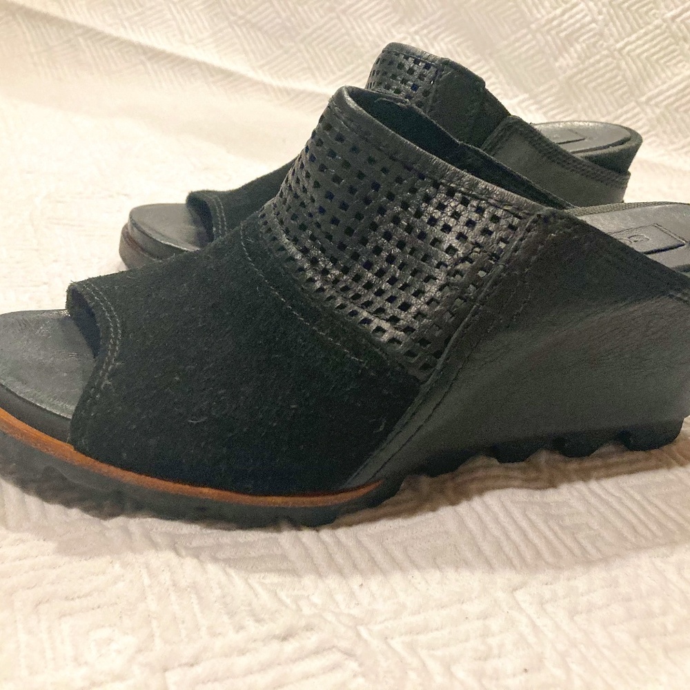 Sorel Black Slip on wedges Size 8